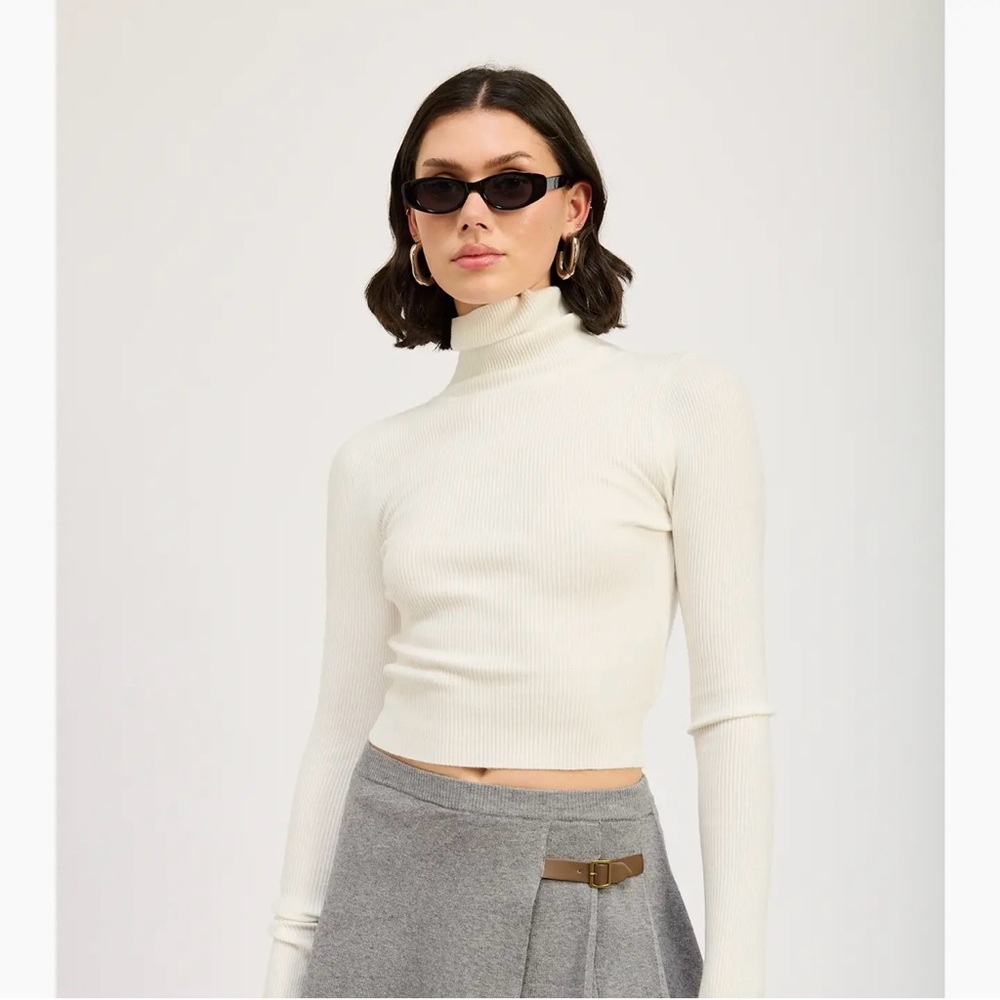 Ivory Turtleneck Ribbed Sweater - Picture 2 of 3